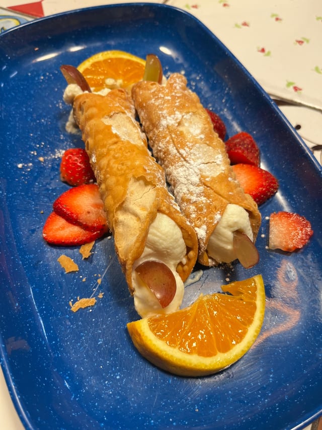 Cannoli.